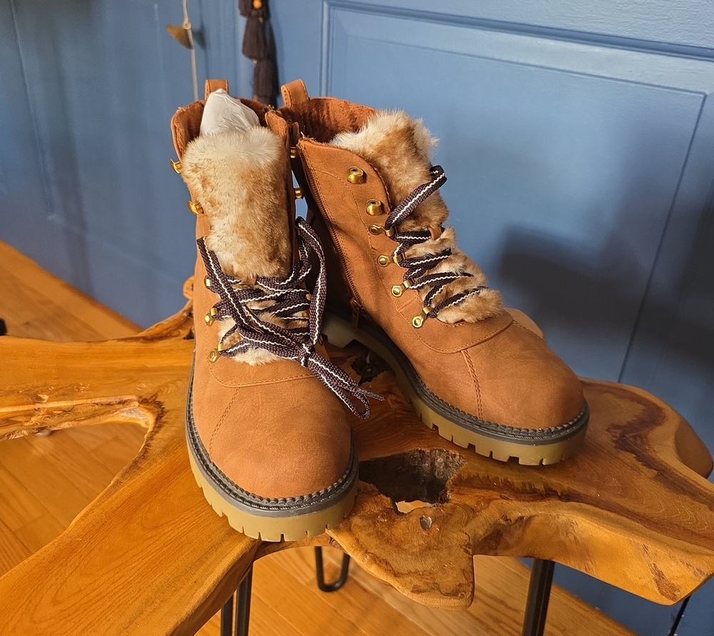 Style & Co. Morggan Lace-Up Lug Sole Combat Booties Camel Tan 8MDescription: